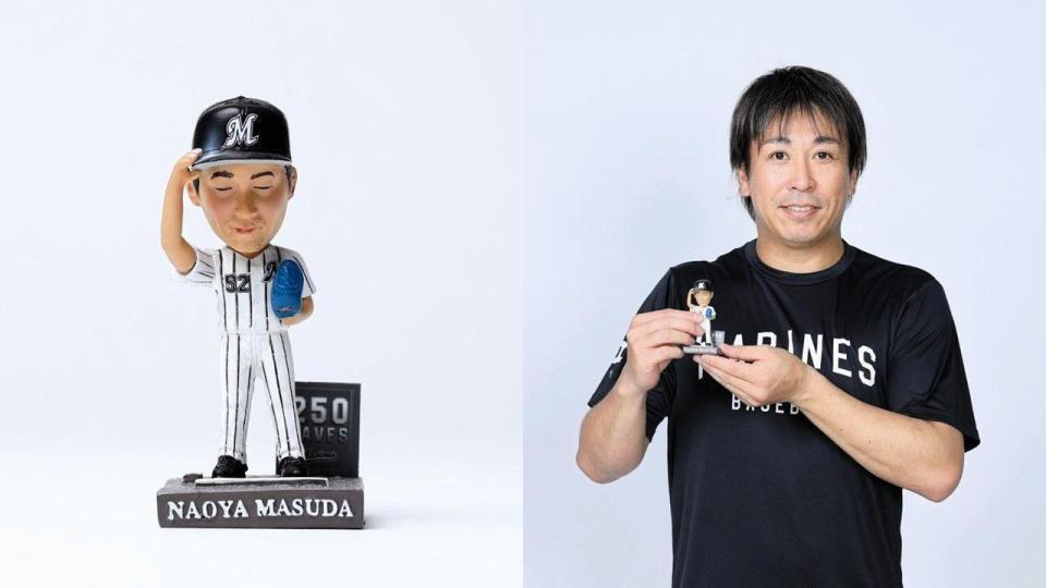 ロッテ・益田は「通算２５０セーブ記念フィギュア」を手に笑顔＝球団提供