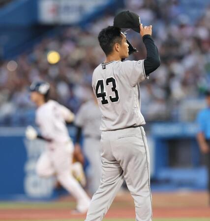 １回、長岡先頭打者本塁打を浴びる則本（撮影・金田祐二）