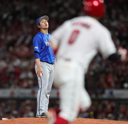 ５回、ボークを犯し、広島三走・勝田成の生還を許した吉野（撮影・北村雅宏）