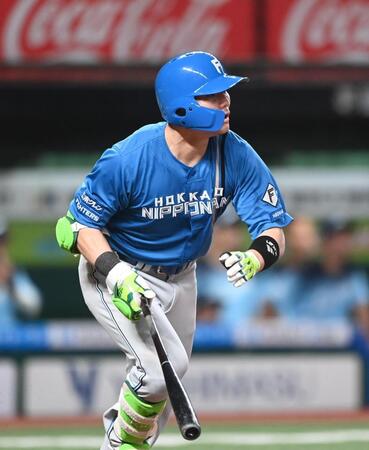 ８回、右越え１４号ソロを放った清宮幸（撮影・園田高夫）