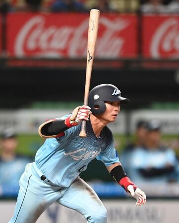８回、右線に適時三塁打を放った仲田（撮影・園田高夫）