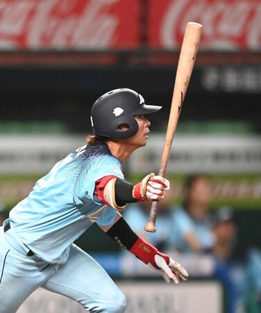 ５回、右中間に先制適時三塁打を放った仲田（撮影・園田高夫）