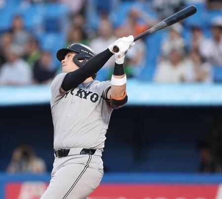 １回、左越えに先制３ランを放つダルベック（撮影・金田祐二）