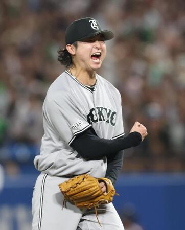 ８回、ピンチを脱し雄たけびをあげる田中（撮影・金田祐二）