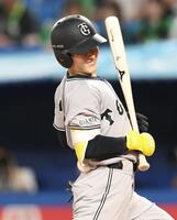 ２回、死球を受ける浦田（撮影・金田祐二）