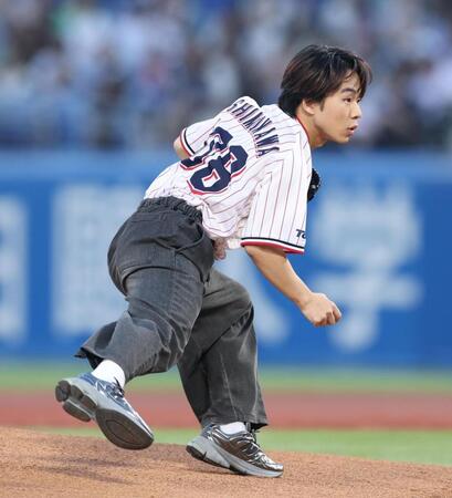 始球式を務める下川恭平（撮影・金田祐二）