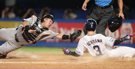 ４回、山野の安打で一走・内山が本塁突入もベースに触れずタッチアウト（撮影・金田祐二）
