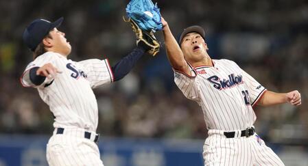 ３回、松本の投飛を赤羽と交錯しながら捕球する山野（撮影・金田祐二）