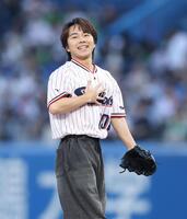 始球式を務める下川恭平（撮影・金田祐二）