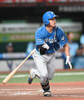 ６回、右越え２ランを放った大塚（撮影・園田高夫）