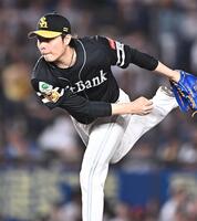 ８回から登板し、３者連続三振に仕留めた松本裕（撮影・開出牧）