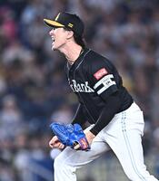 ６回、寺地を空振り三振に仕留め雄たけびを上げる上沢（撮影・開出牧）
