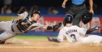 ４回、山野の安打で一走・内山が本塁突入もベースに触れずタッチアウト（撮影・金田祐二）
