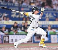 ９回、同点の中前２点適時打を放つ山本大（撮影・開出牧）