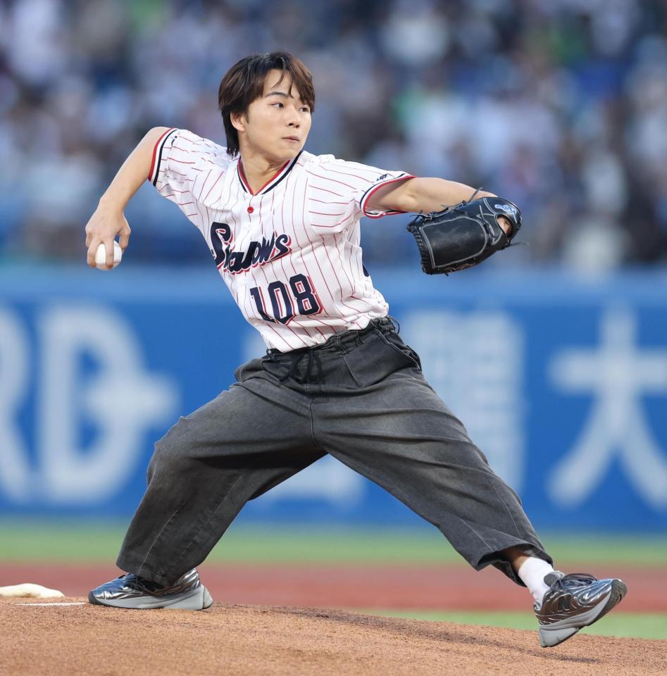 始球式を務める下川恭平（撮影・金田祐二）