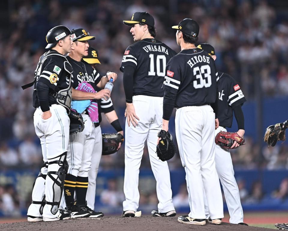 ３回、佐藤に右前適時打を打たれた上沢（中央）＝撮影・開出牧