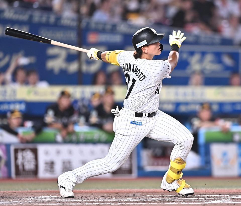 ９回、同点の中前２点適時打を放つ山本大（撮影・開出牧）