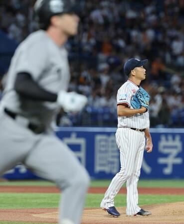 １回、ダルベック（左）に２ランを浴びた石川