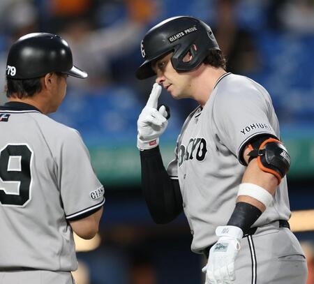 １回、右越え２ランを放つダルベック（撮影・金田祐二）