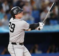 １回、右越え２ランを放つダルベック（撮影・金田祐二）