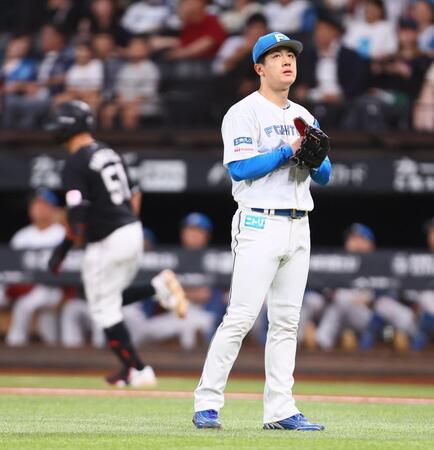 １回、山口（左）に先制ソロを浴びる北山（撮影・中島達哉）