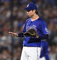 ７回、筒香に四球を与え完全試合の夢破れるも冷静沈着な高橋（撮影・開出牧）