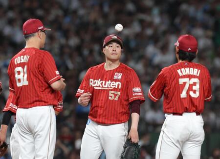 ７回途中、降板する滝中（撮影・佐々木彰尚）