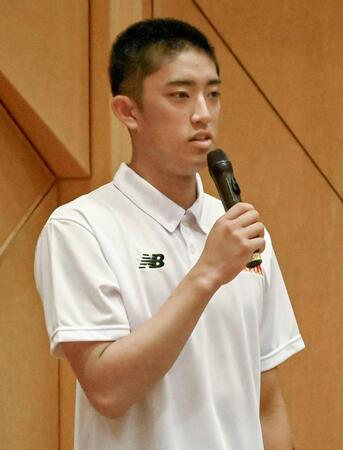　結団式で意気込みを語る織田