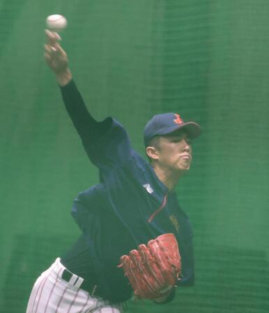 キャッチボールをする織田翔希（撮影・佐々木彰尚）