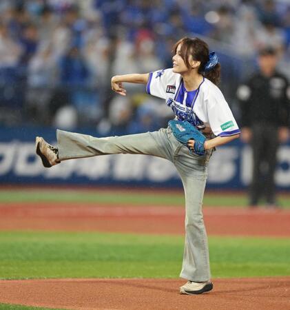 始球式に臨む相川（撮影・石井剣太郎）