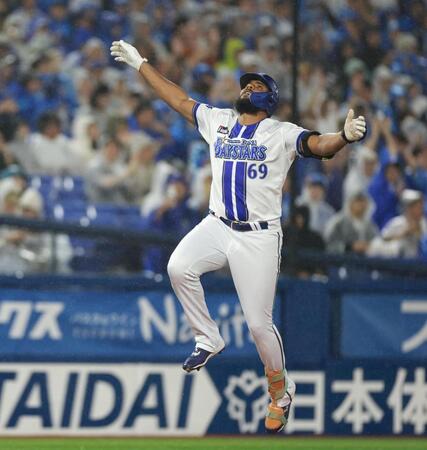 ２回、先制本塁打を放ったエンカーナシオン（撮影・石井剣太郎）