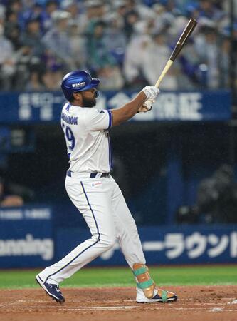 ２回、先制本塁打を放つエンカーナシオン（撮影・石井剣太郎）
