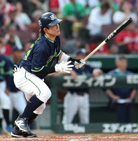 １回、先制となる適時打を放つ増田（撮影・北村雅宏）