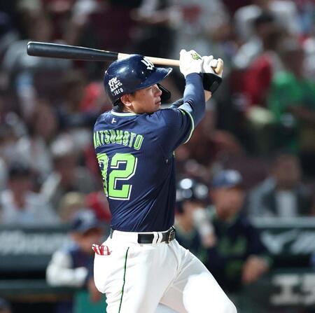 ４回、２点適時打を放つ松本（撮影・北村雅宏）
