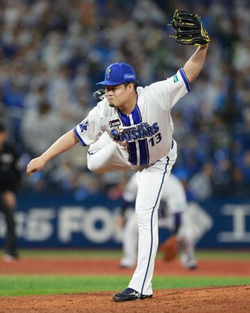 力投する伊勢（撮影・石井剣太郎）