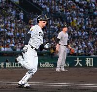 １回、二塁打を放つ森下（撮影・飯室逸平）