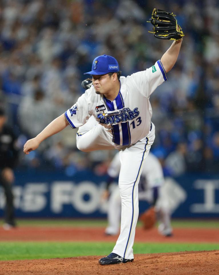 力投する伊勢（撮影・石井剣太郎）