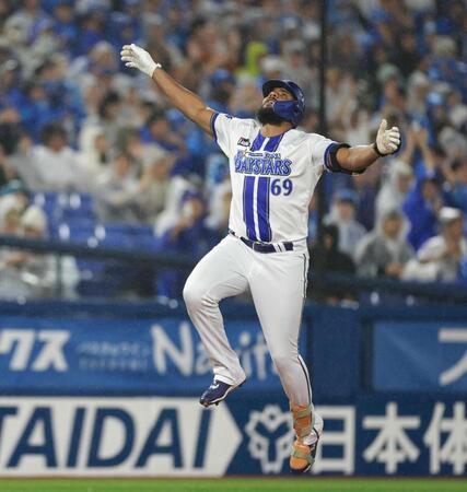 　２回、先制本塁打を放ったエンカーナシオン（撮影・石井剣太郎）
