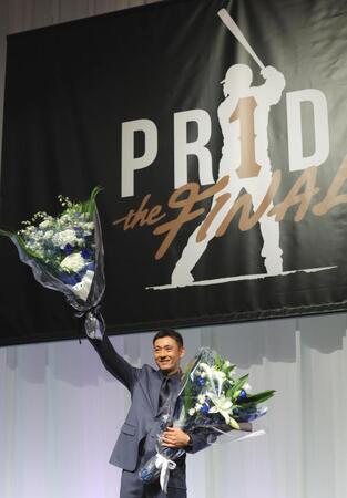 晴れ晴れとした表情で引退会見を行った栗山（撮影・吉澤敬太）