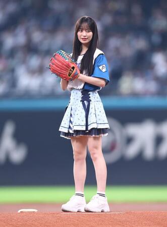 ファーストピッチセレモニーに登場した≠ＭＥ・冨田菜々風（撮影・中島達哉）