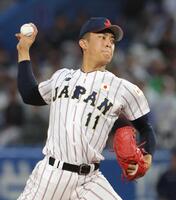 　雨の中で力投を見せる織田（撮影・佐々木彰尚）