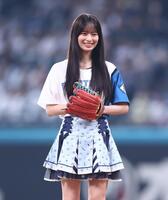 ファーストピッチセレモニーに登場した≠ＭＥ・冨田菜々風（撮影・中島達哉）