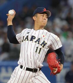 　雨の中で力投を見せる織田（撮影・佐々木彰尚）
