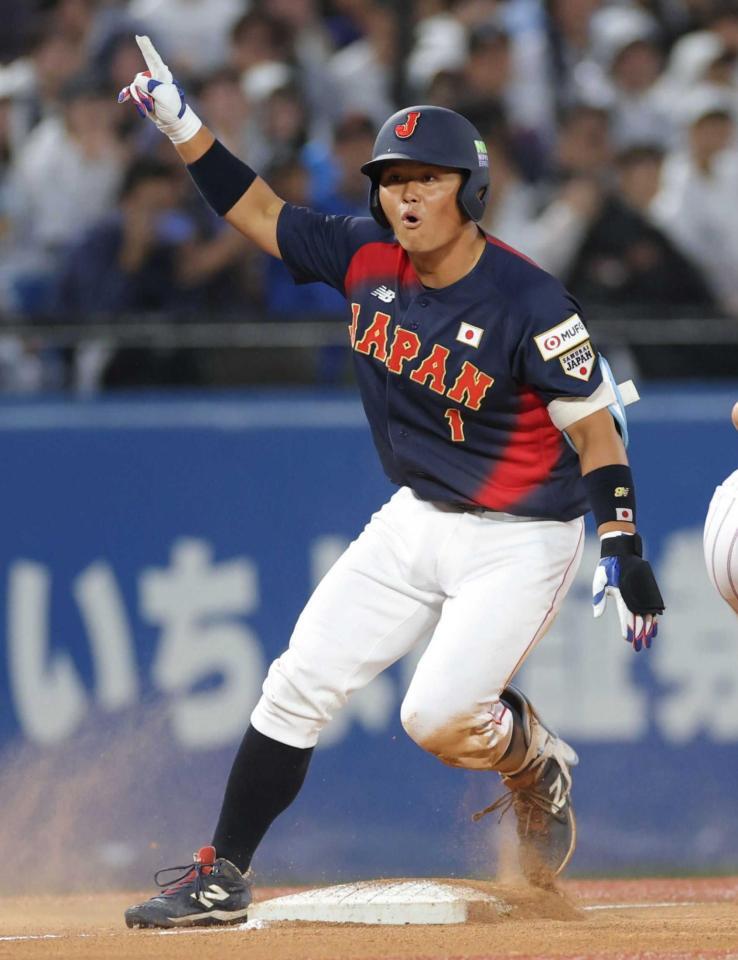 　１回、先制三塁打を放った渡部