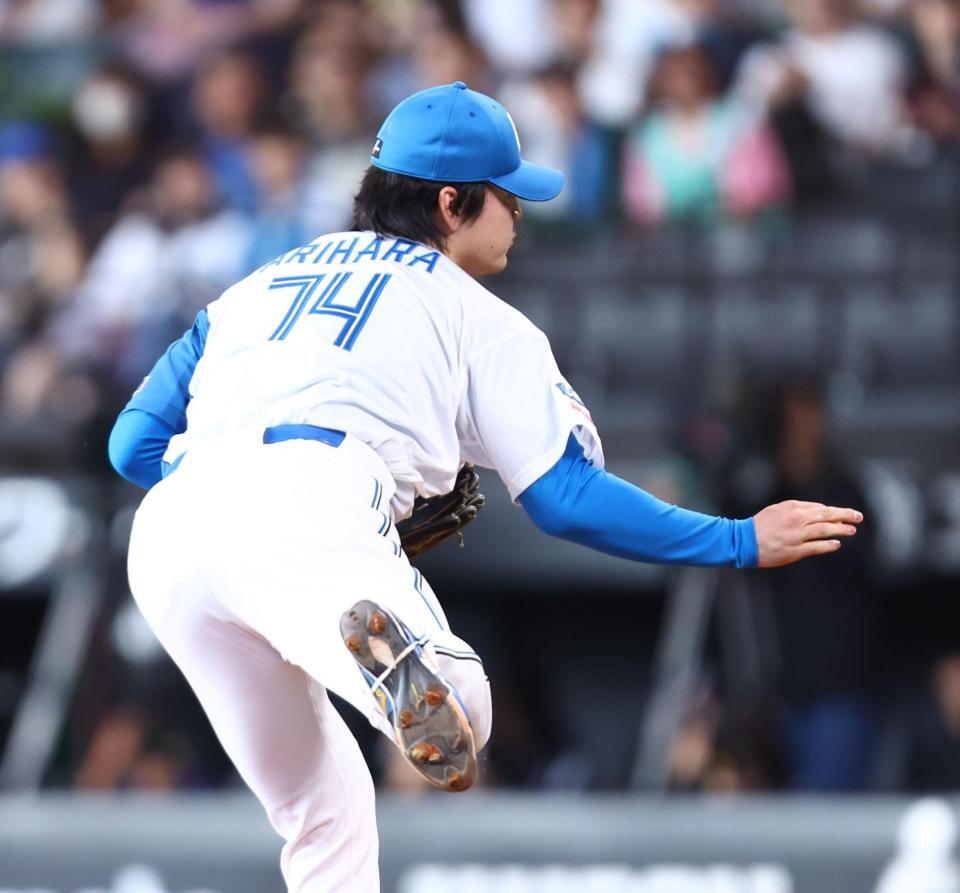 １回、力投する有原（撮影・中島達哉）
