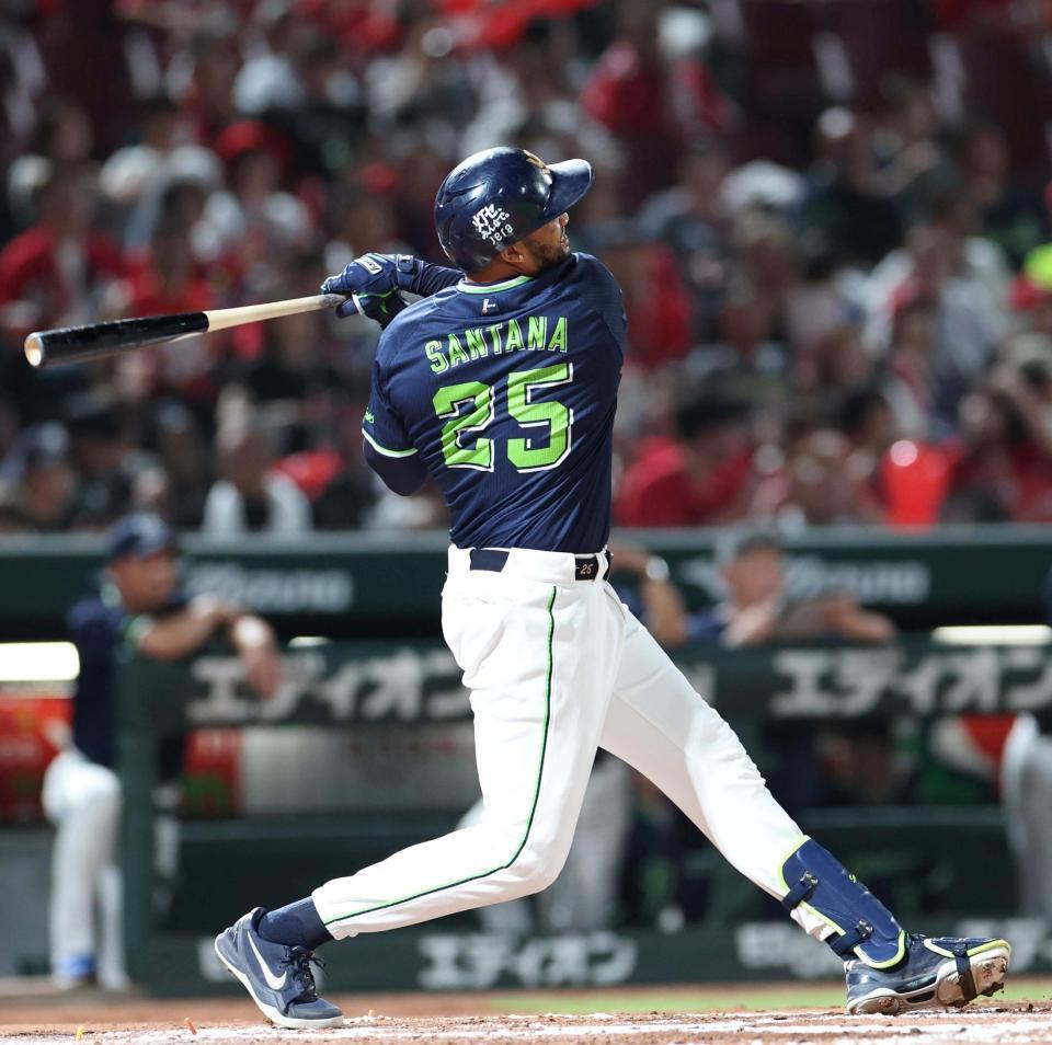 ７回、ソロを放つサンタナ（撮影・北村雅宏）