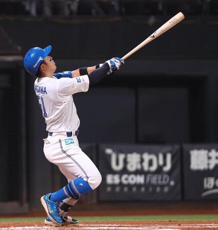 ２回、同点ソロを放つ今川（撮影・中島達哉）