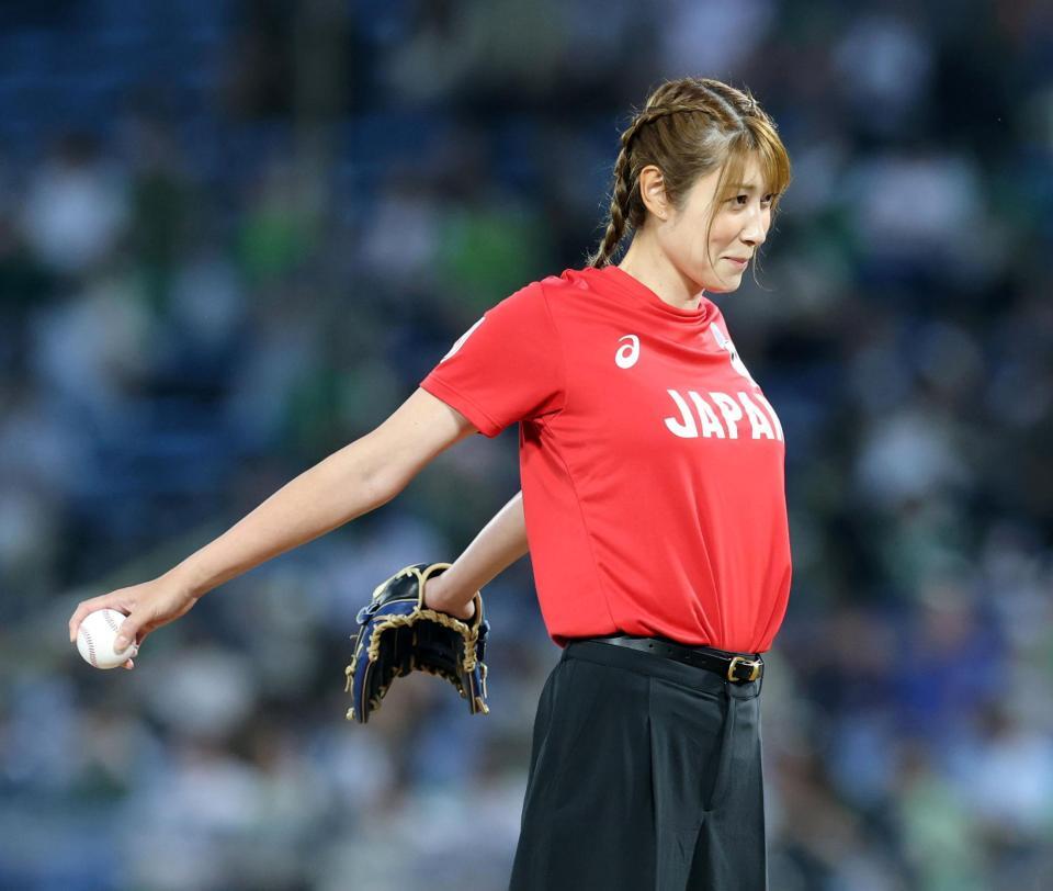 始球式を務める狩野舞子（撮影・山口登）