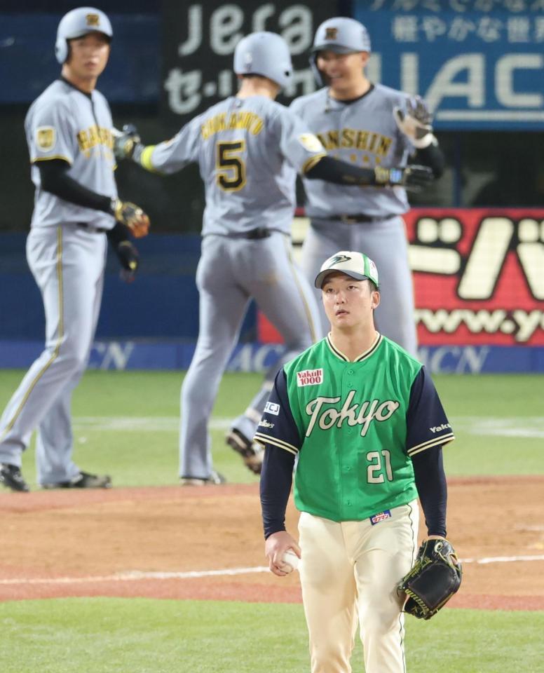 ７回、近本に３ランを浴び厳しい表情の吉村（撮影・金田祐二）