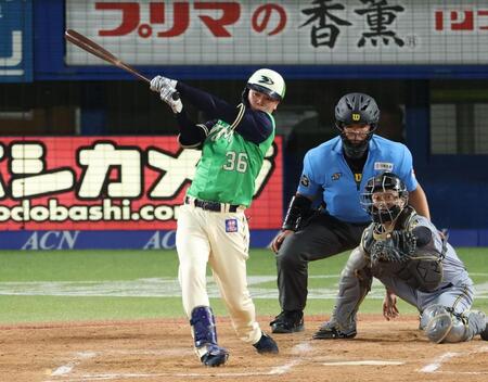 ２回、走者一掃の適時二塁打を放つ西村（撮影・金田祐二）
